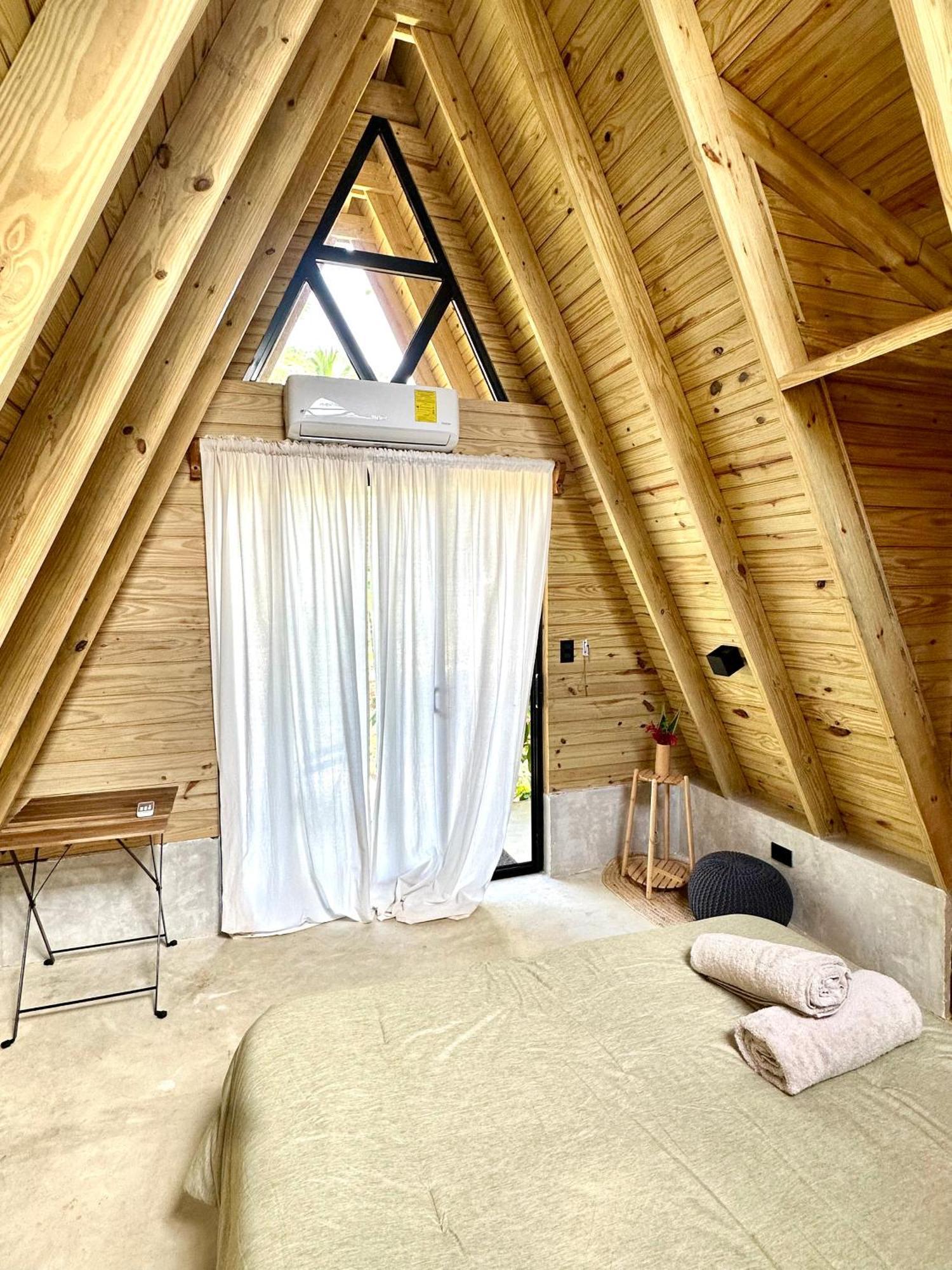 Leisy'S Garden Hostel & Rooms Samana Zewnętrze zdjęcie